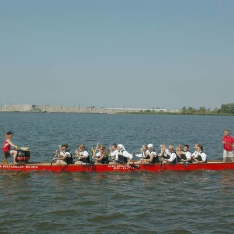 Drakenboot varen